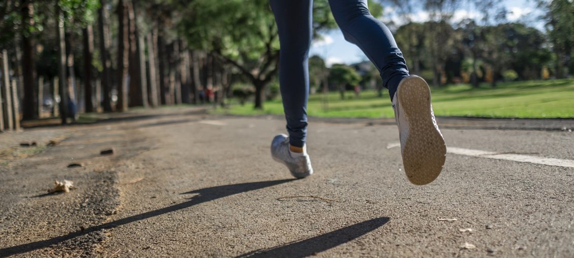 TENS aparat kot pomoč pri rehabilitaciji tekaške navdušenke